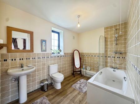 5 bedroom Detached house to let in Church Lane, Shottery, Stratford-upon-Avon, CV37