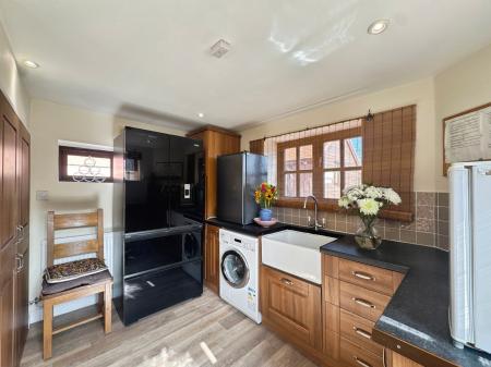 5 bedroom Detached house to let in Church Lane, Shottery, Stratford-upon-Avon, CV37