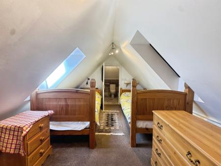 5 bedroom Detached house to let in Church Lane, Shottery, Stratford-upon-Avon, CV37