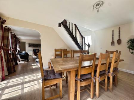 5 bedroom Detached house to let in Church Lane, Shottery, Stratford-upon-Avon, CV37