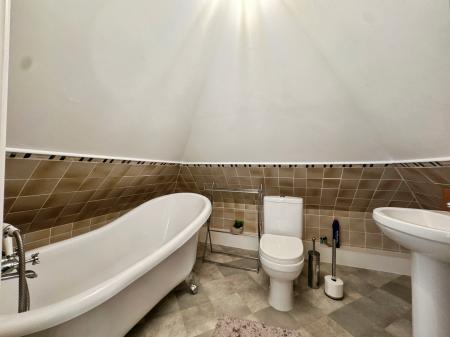 5 bedroom Detached house to let in Church Lane, Shottery, Stratford-upon-Avon, CV37