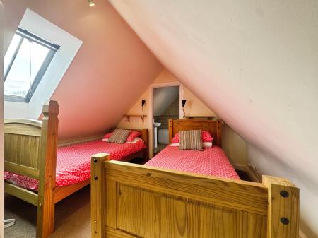 5 bedroom Detached house to let in Church Lane, Shottery, Stratford-upon-Avon, CV37