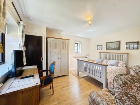 5 bedroom Detached house to let in Church Lane, Shottery, Stratford-upon-Avon, CV37
