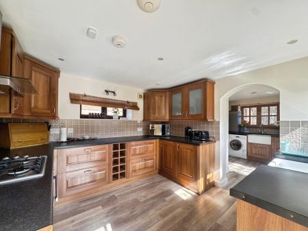 5 bedroom Detached house to let in Church Lane, Shottery, Stratford-upon-Avon, CV37