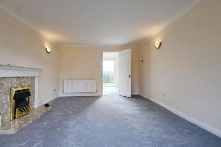 4 bedroom Detached house for sale in Pheasant Close, Stratford-upon-Avon, CV37