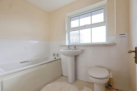 4 bedroom Detached house for sale in Pheasant Close, Stratford-upon-Avon, CV37