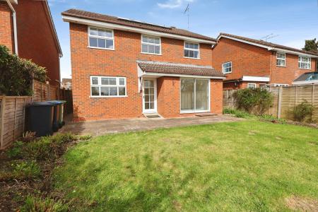 4 bedroom Detached house for sale in Pheasant Close, Stratford-upon-Avon, CV37