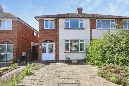 3 bedroom Semi-detached house for sale in Halford Road, Stratford-upon-Avon, CV37