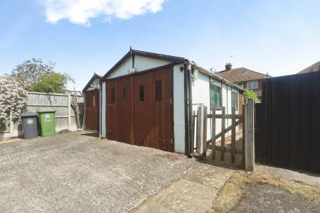 3 bedroom Semi-detached house for sale in Halford Road, Stratford-upon-Avon, CV37