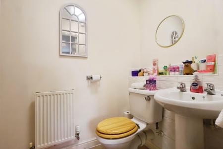 3 bedroom Semi-detached house to let in Chaucer Close, Trinity Mead, Stratford-upon-Avon, CV37