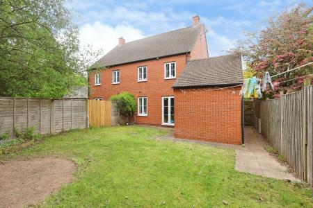 3 bedroom Semi-detached house to let in Chaucer Close, Trinity Mead, Stratford-upon-Avon, CV37