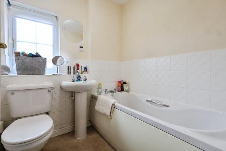 3 bedroom Semi-detached house to let in Chaucer Close, Trinity Mead, Stratford-upon-Avon, CV37