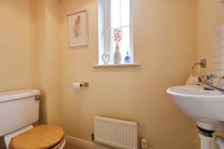 3 bedroom Semi-detached house to let in Chaucer Close, Trinity Mead, Stratford-upon-Avon, CV37