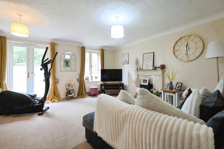 3 bedroom Semi-detached house to let in Chaucer Close, Trinity Mead, Stratford-upon-Avon, CV37