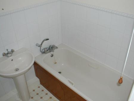 2 bedroom Terraced House to let in Sandown Close, Stratford-upon-Avon, CV37