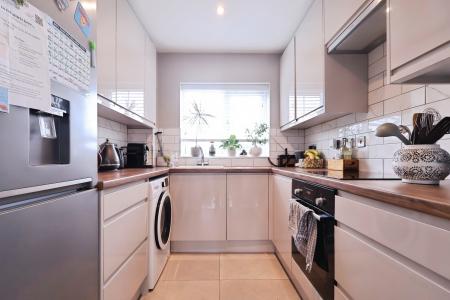 2 bedroom Flat to let in Betjeman Road, Trinity Mead, Stratford-upon-Avon, CV37