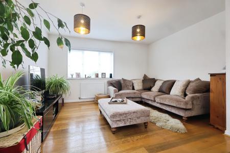 2 bedroom Flat to let in Betjeman Road, Trinity Mead, Stratford-upon-Avon, CV37