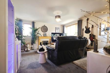 1 bedroom Flat for sale in Cordelia Close, Stratford-upon-Avon, CV37