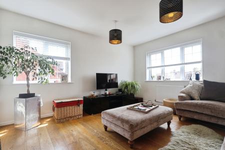 2 bedroom Flat for sale in Betjeman Road, Trinity Mead, Stratford-upon-Avon, CV37