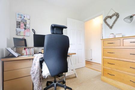 2 bedroom Flat for sale in Betjeman Road, Trinity Mead, Stratford-upon-Avon, CV37