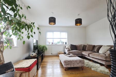 2 bedroom Flat for sale in Betjeman Road, Trinity Mead, Stratford-upon-Avon, CV37