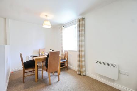 2 bedroom Flat to let in Cordelia Close, Stratford-upon-Avon, CV37