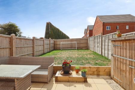 2 bedroom Semi-detached house for sale in Hopper Avenue, Stratford-upon-Avon, CV37