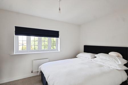 2 bedroom Semi-detached house for sale in Hopper Avenue, Stratford-upon-Avon, CV37