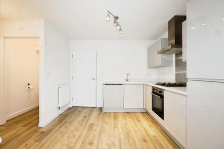 2 bedroom Semi-detached house for sale in Hopper Avenue, Stratford-upon-Avon, CV37
