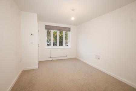 2 bedroom Semi-detached house for sale in Hopper Avenue, Stratford-upon-Avon, CV37