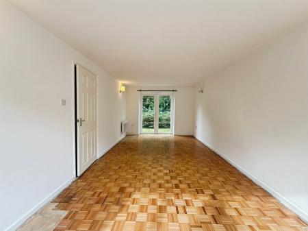2 bedroom Flat to let in Victoria Close, Stratford-upon-Avon, CV37