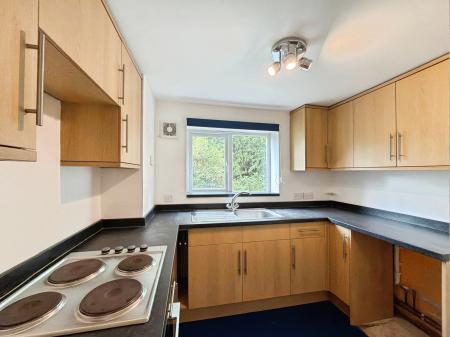 2 bedroom Flat to let in Victoria Close, Stratford-upon-Avon, CV37