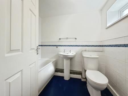 2 bedroom Flat to let in Victoria Close, Stratford-upon-Avon, CV37