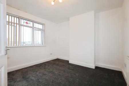 4 bedroom Semi-detached house to let in Oldbury Road, Oldbury, B65