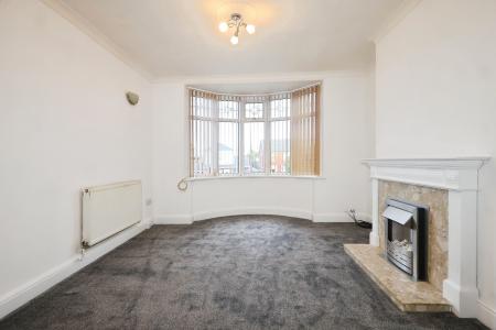 4 bedroom Semi-detached house to let in Oldbury Road, Oldbury, B65