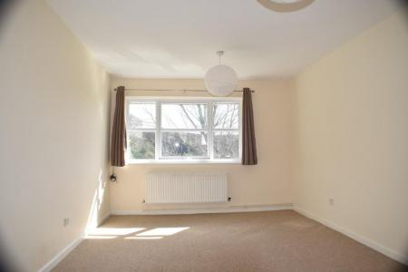 2 bedroom Maisonette to let in Chesford Grove, Stratford-upon-Avon, CV37