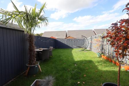 2 bedroom Semi-detached house for sale in Pear Place, Stratford-upon-Avon, CV37