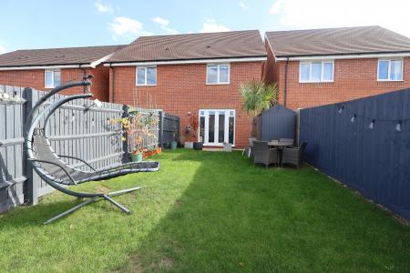 2 bedroom Semi-detached house for sale in Pear Place, Stratford-upon-Avon, CV37
