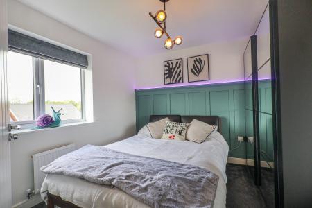 2 bedroom Semi-detached house for sale in Pear Place, Stratford-upon-Avon, CV37