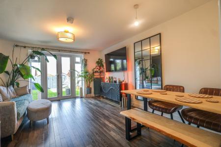 2 bedroom Semi-detached house for sale in Pear Place, Stratford-upon-Avon, CV37