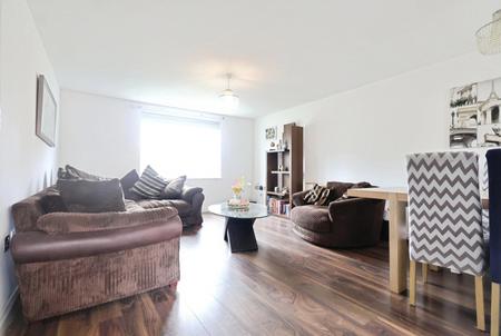 2 bedroom Flat for sale in Hamlet Way, Stratford-upon-Avon, CV37