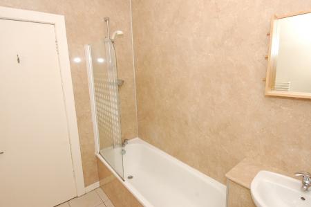 3 bedroom Flat to let in Port Street, Stirling Town, Stirling, FK8