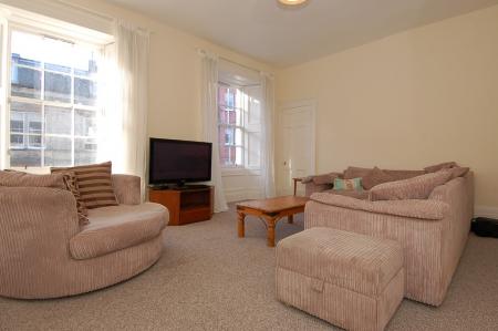 3 bedroom Flat to let in Port Street, Stirling Town, Stirling, FK8