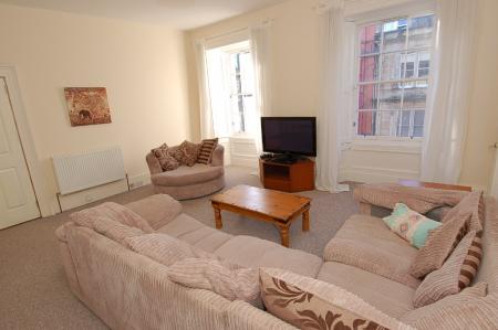 3 bedroom Flat to let in Port Street, Stirling Town, Stirling, FK8