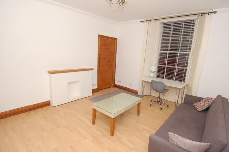 1 bedroom Flat to let in Queen Street, Stirling Town, Stirling, FK8