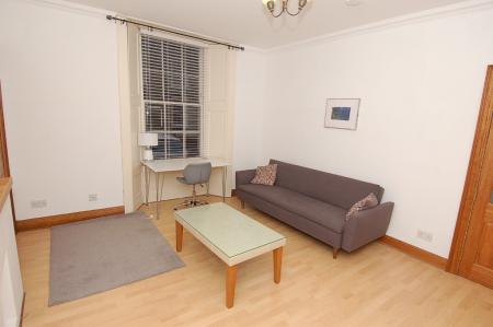 1 bedroom Flat to let in Queen Street, Stirling Town, Stirling, FK8
