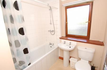 2 bedroom Flat to let in Carsaig Court, Bridge of Allan, Stirling, FK9