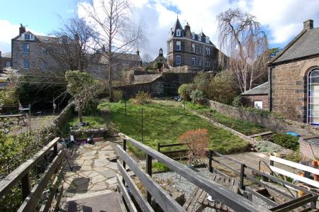 4 bedroom Flat to let in Queen Street, Stirling Town, Stirling, FK8