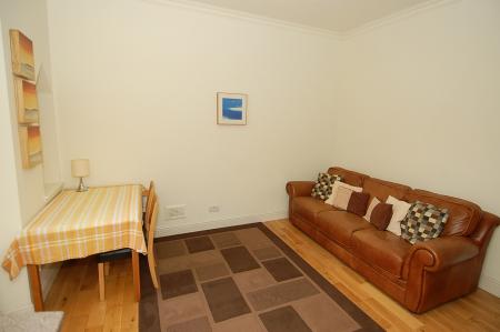 2 bedroom Flat to let in Queen Street, Stirling, FK8