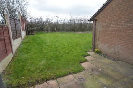 2 bedroom Town house to let in Kingsland Close, Aston Lodge Park, Stone, ST15